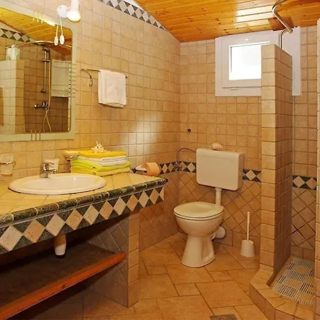 Tatil Evi Komfortables Ferienhaus Mit Eigener Badebucht Fuer Erholsamen Urlaub Vela Luka