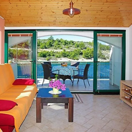 Komfortables Ferienhaus Mit Eigener Badebucht Fuer Erholsamen Urlaub *