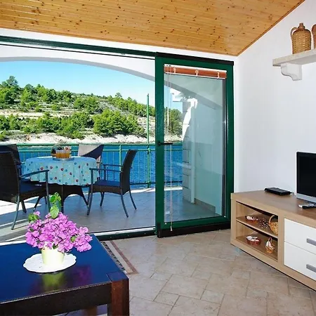 Tatil Evi Komfortables Ferienhaus Mit Eigener Badebucht Fuer Erholsamen Urlaub Vela Luka