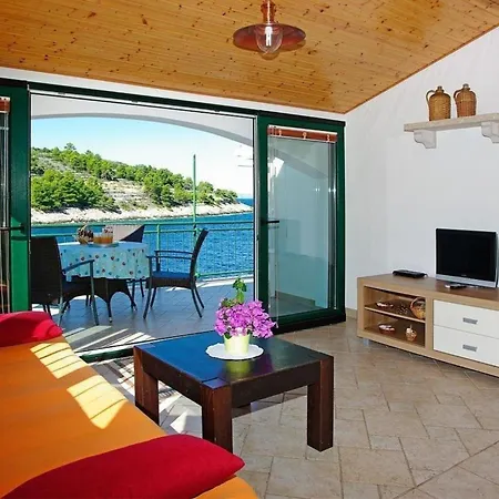 Komfortables Ferienhaus Mit Eigener Badebucht Fuer Erholsamen Urlaub *