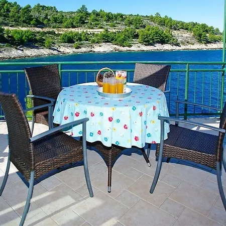 Komfortables Ferienhaus Mit Eigener Badebucht Fuer Erholsamen Urlaub Vela Luka